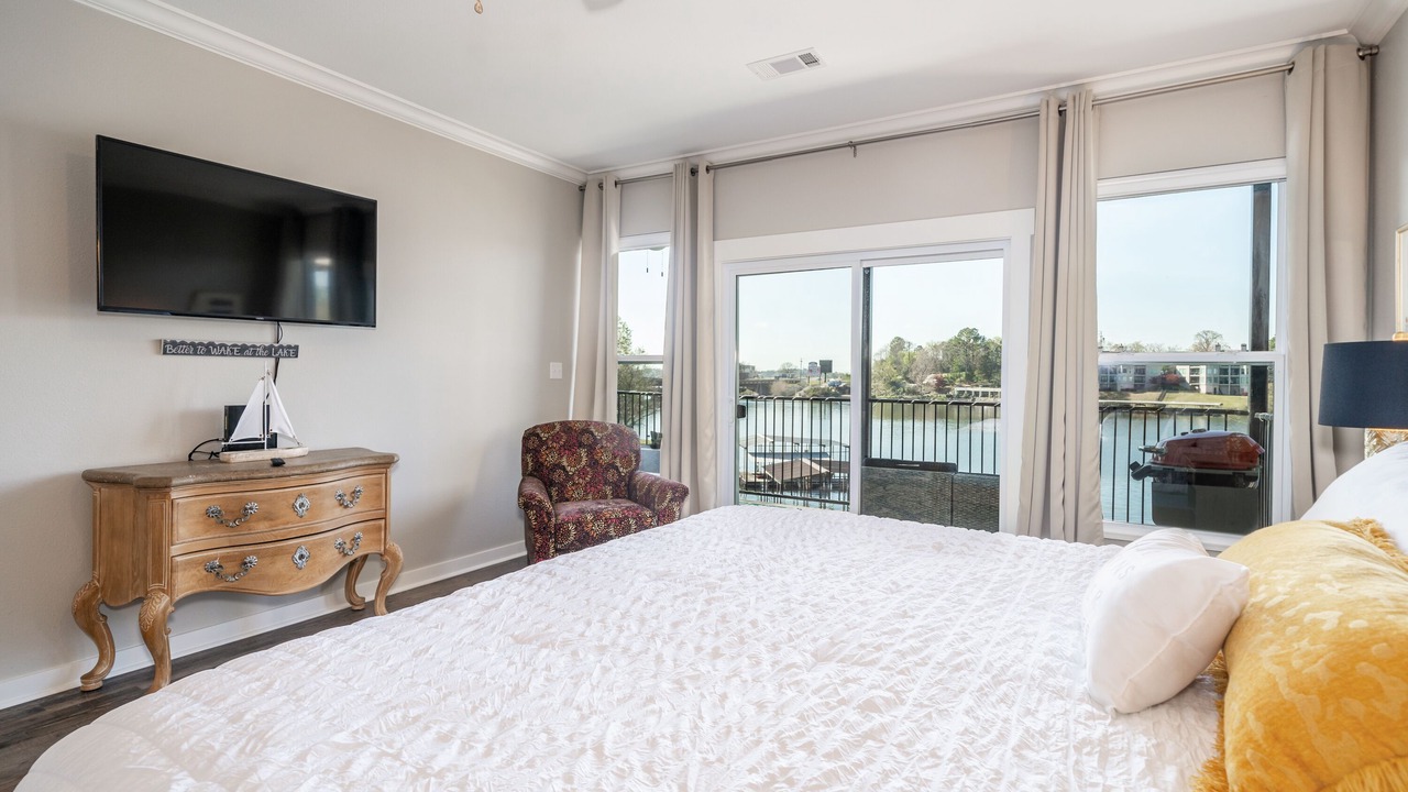 Photo of Bedroom in Lake Hamilton