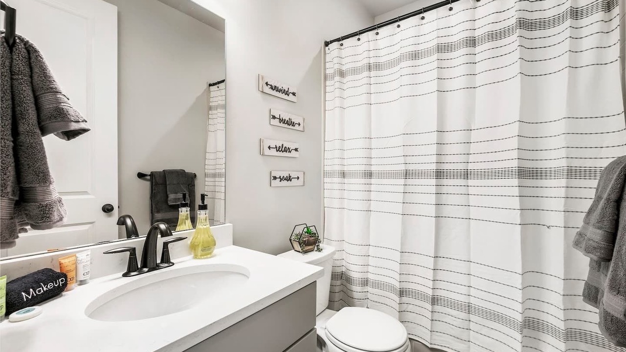 Photo of Bathroom in Hideout