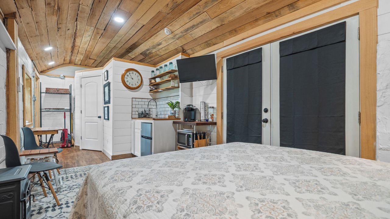 Photo of Bedroom in Mid America