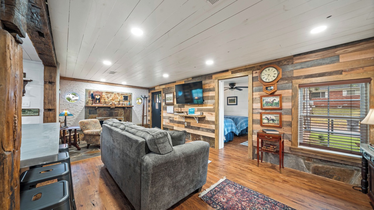 Photo of Livingroom in Mid America
