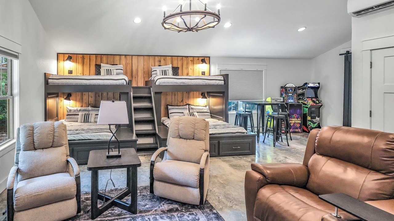Photo of Bedroom in Daisy