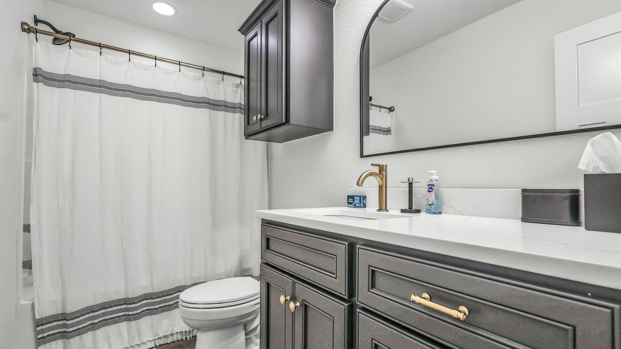 Photo of Bathroom in Daisy