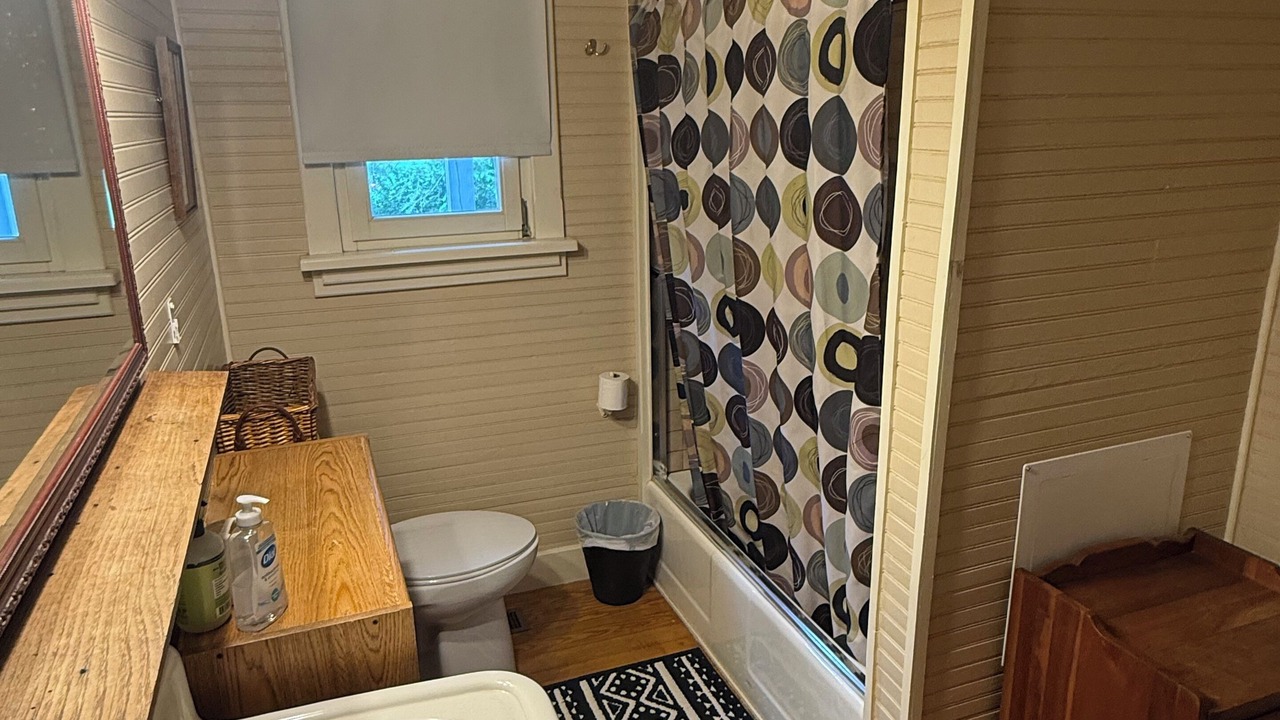 Photo of Bathroom in Barnardsville