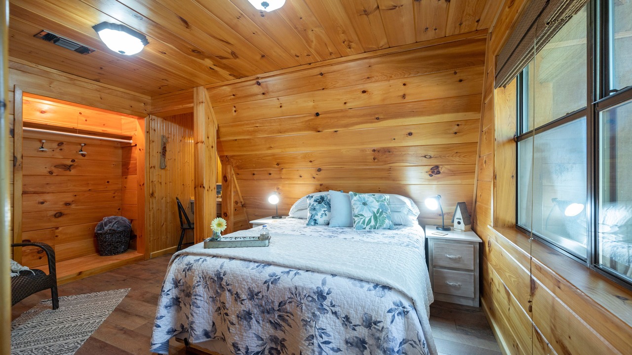 Photo of Bedroom in Smithville