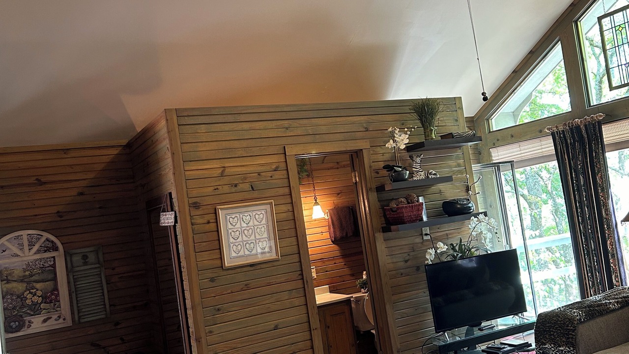 Photo of Bedroom in Eureka Springs