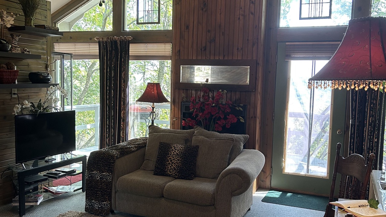 Photo of Livingroom in Eureka Springs