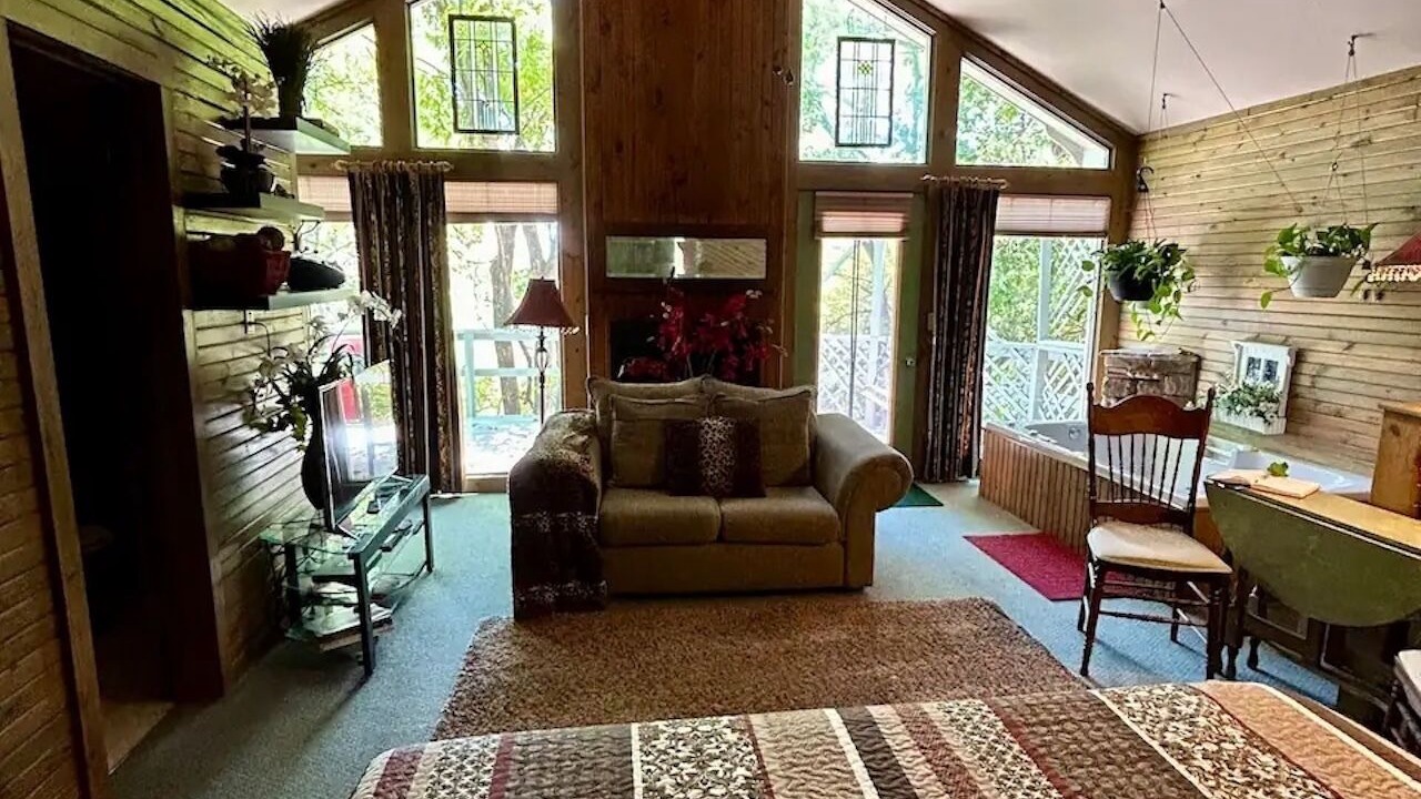 Photo of Livingroom in Eureka Springs