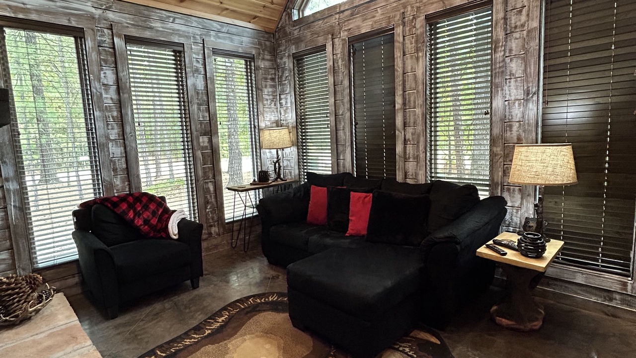 Photo of Livingroom in Broken Bow