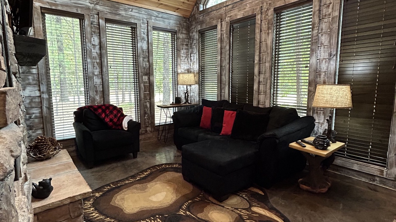 Photo of Livingroom in Broken Bow