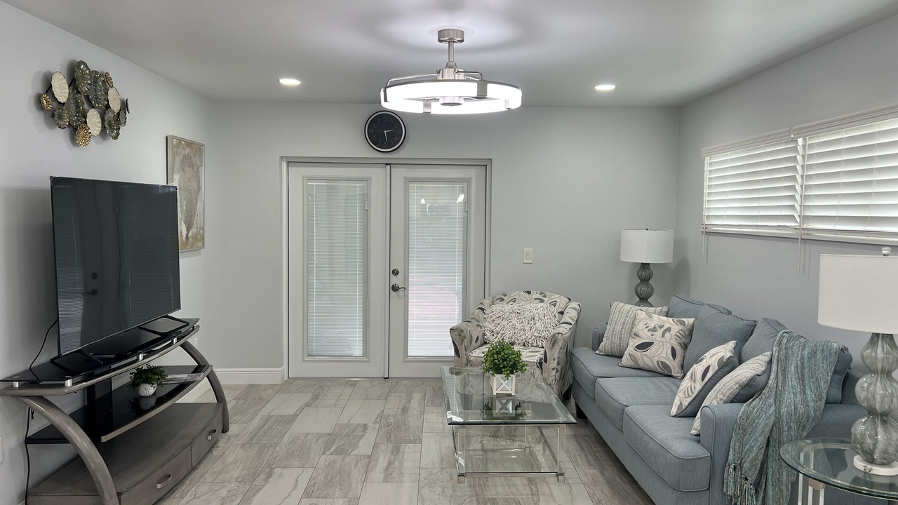 Photo of Livingroom in Gillespie Park