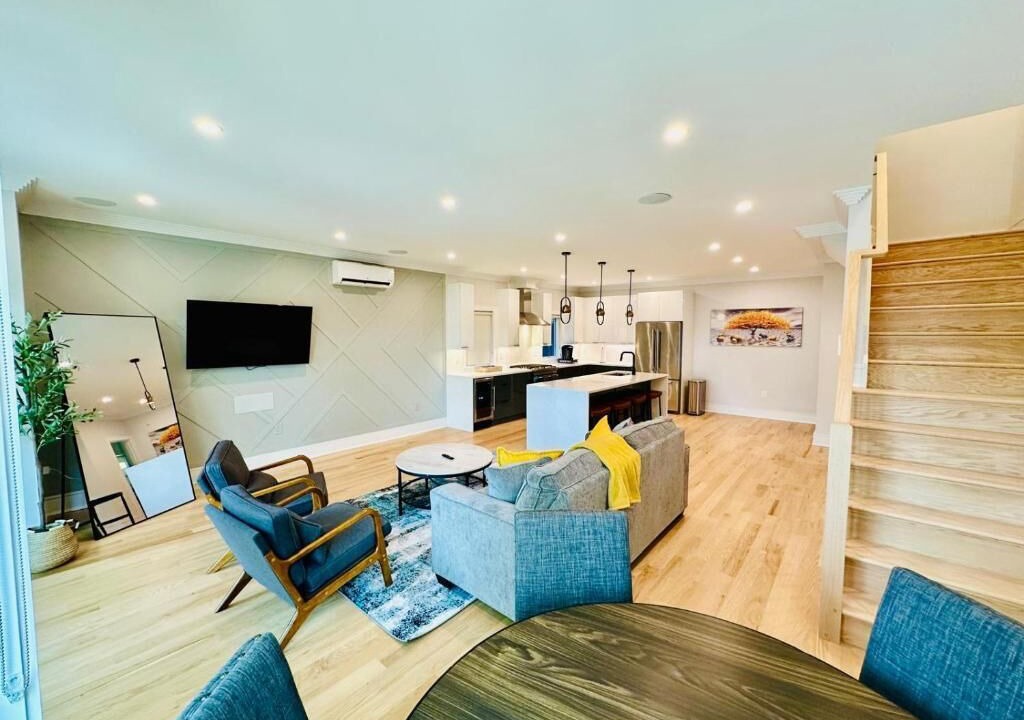 Photo of Livingroom in The Heights