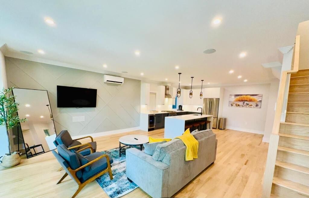 Photo of Livingroom in The Heights