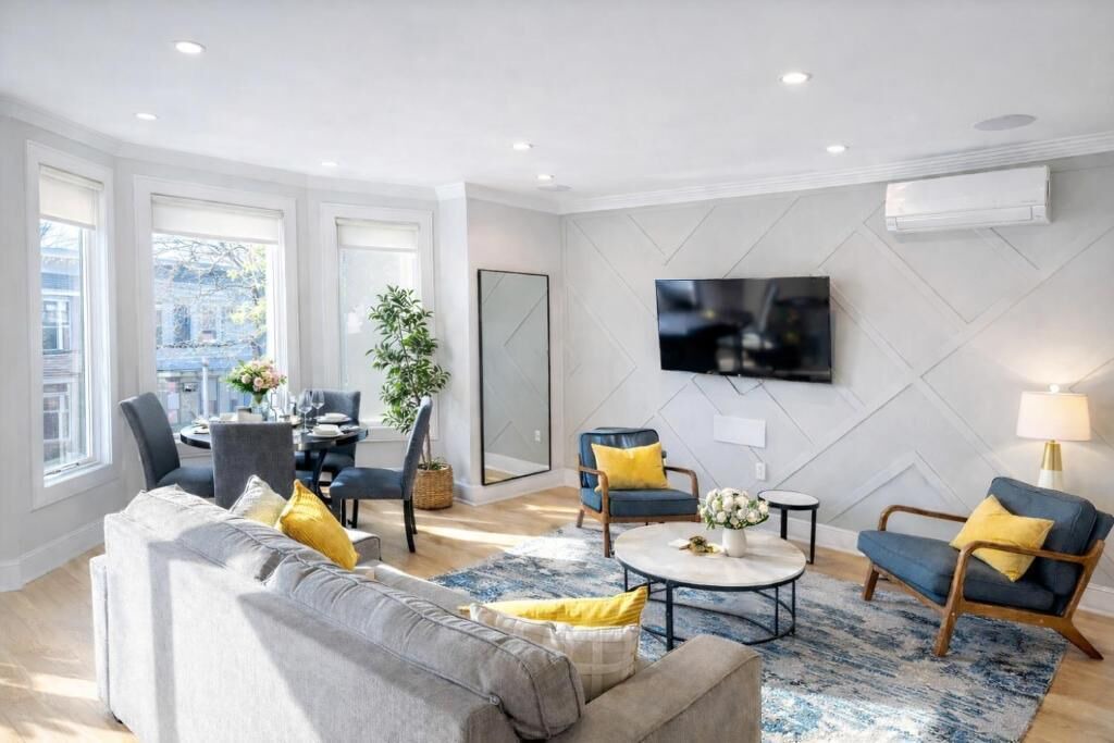 Photo of Livingroom in The Heights