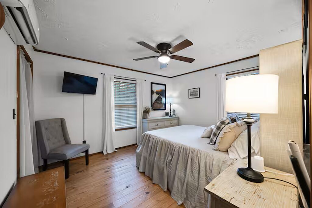Photo of Bedroom in Morris Chapel