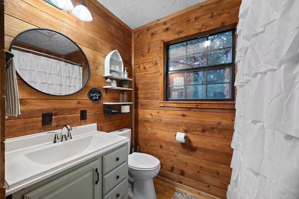 Photo of Bathroom in Morris Chapel
