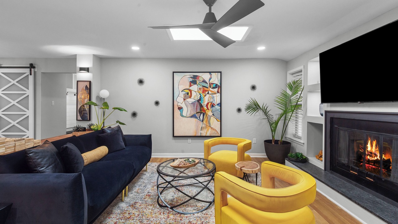 Photo of Livingroom in Tougaloo