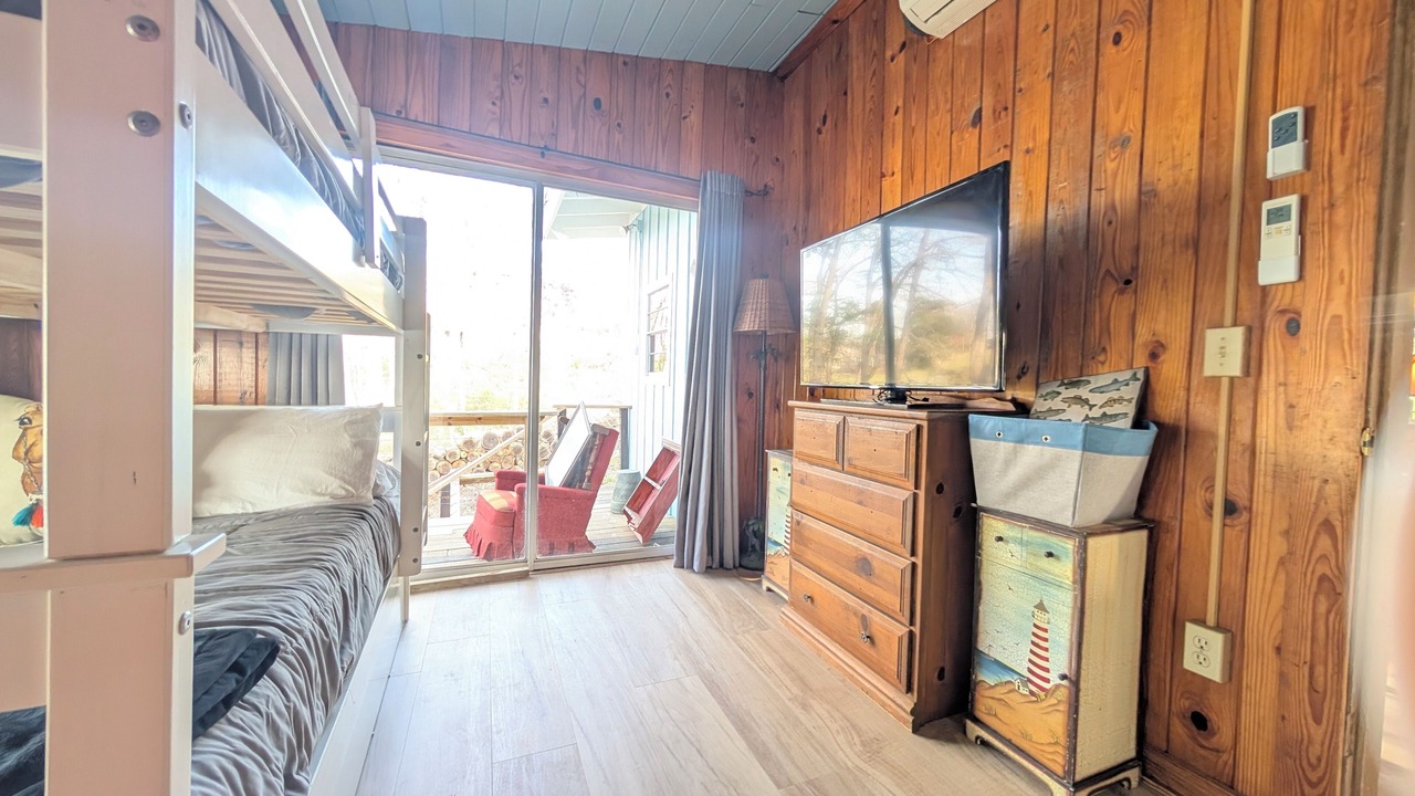 Photo of Bedroom in Lake Hamilton