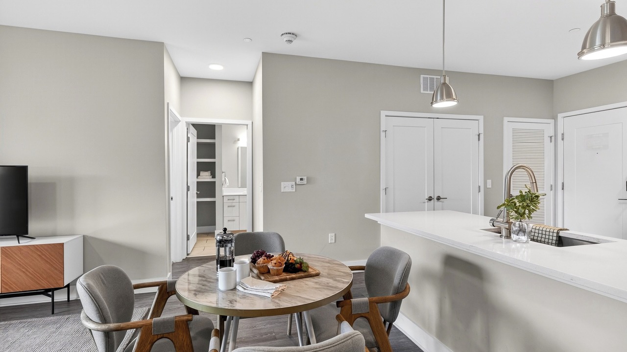 Photo of Livingroom in Hillsboro West End
