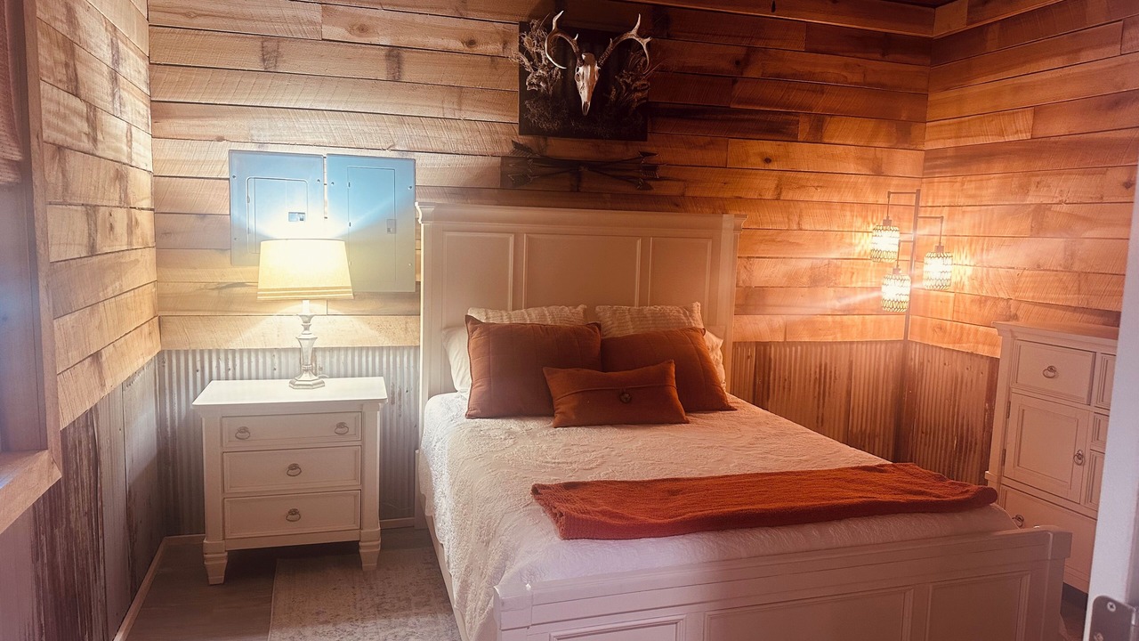 Photo of Bedroom in Counce