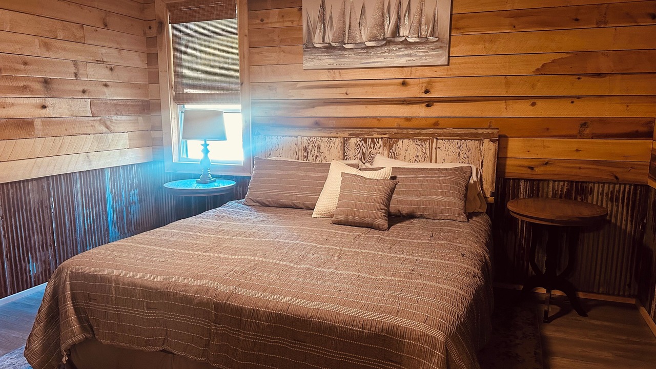 Photo of Bedroom in Counce