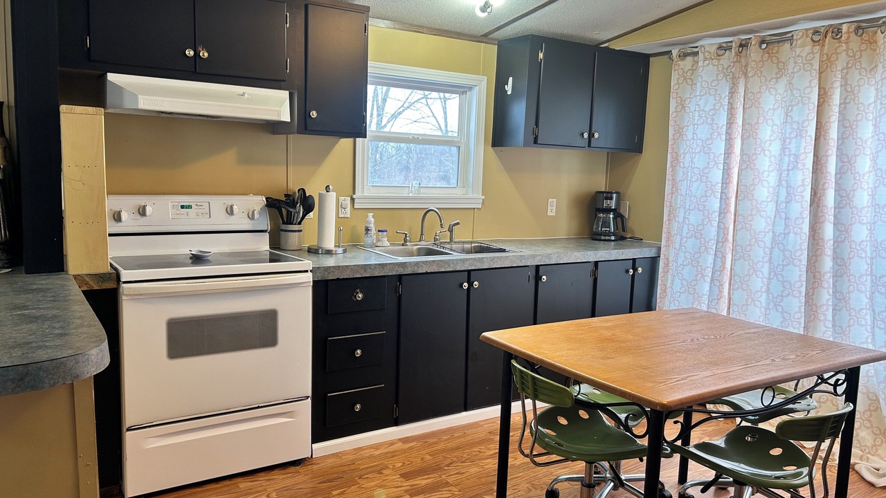 Photo of Kitchen in Daisy