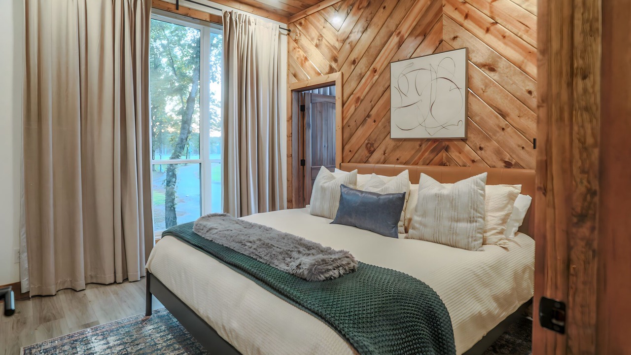 Photo of Bedroom in Broken Bow