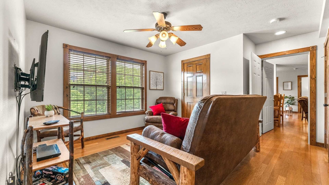 Photo of Bedroom in Reeds Spring