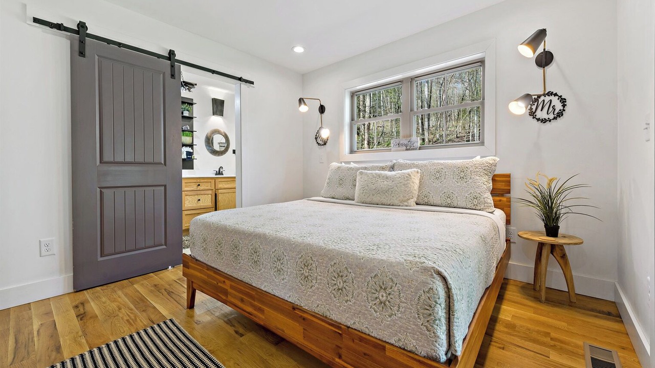 Photo of Bedroom in Lake Lure