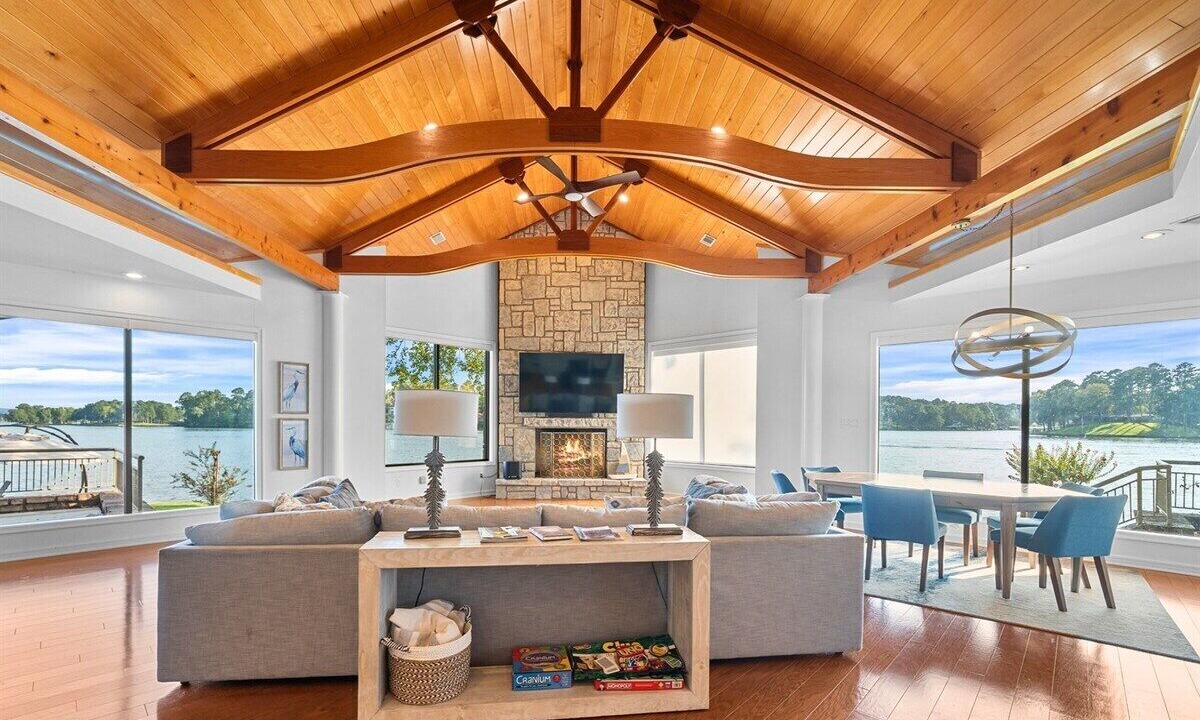 Photo of Livingroom in Mid America