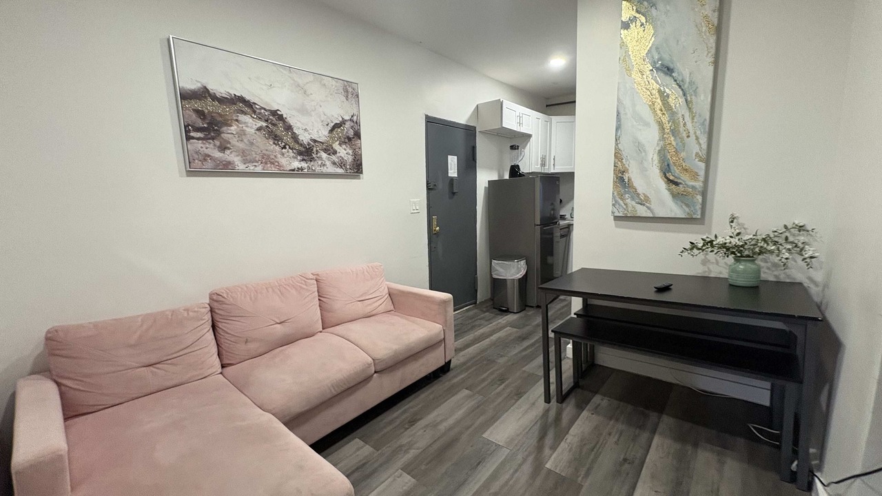 Photo of Livingroom in Midtown West