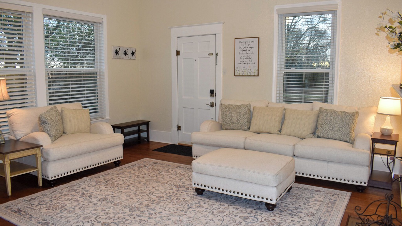 Photo of Livingroom in McLeod