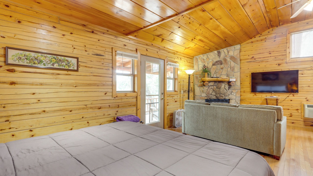 Photo of Bedroom in Eureka Springs