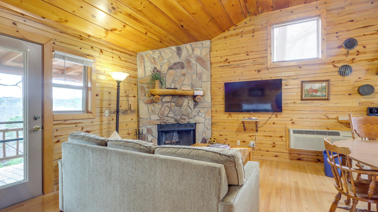 Photo of Livingroom in Eureka Springs