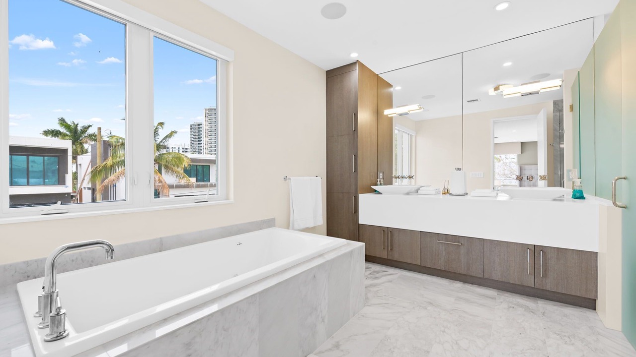 Photo of Bathroom in Dolphin Isles