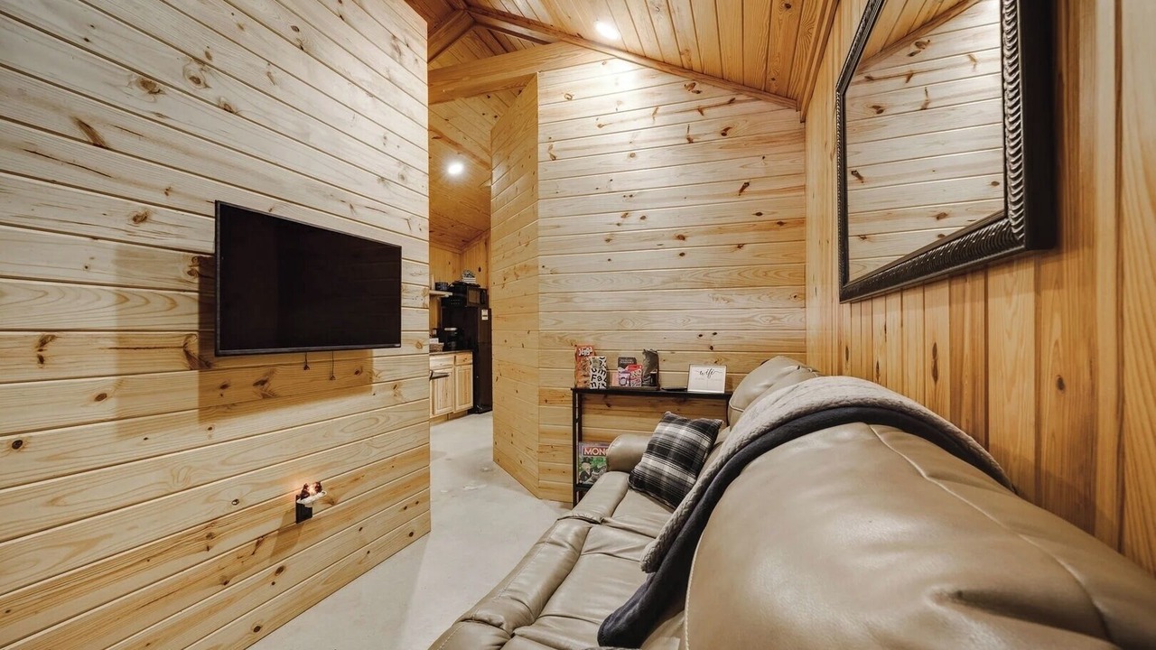 Photo of Livingroom in Amity