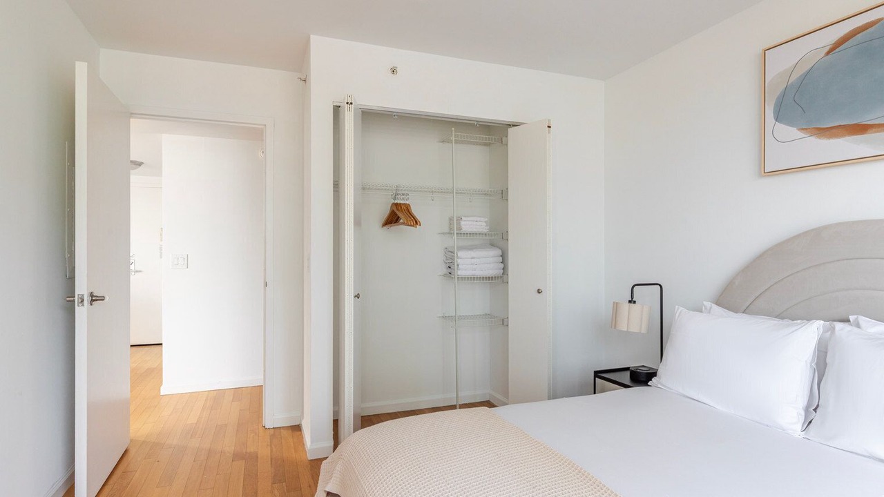 Photo of Bedroom in Hunters Point