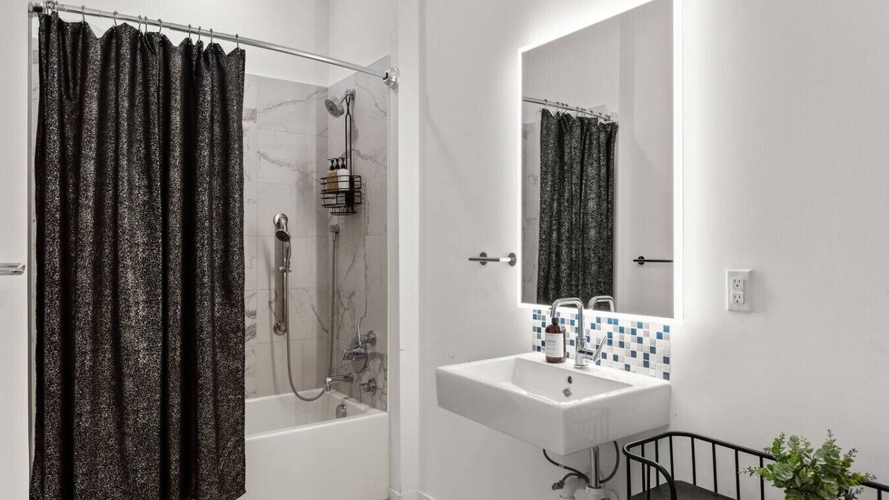 Photo of Bathroom in North Capitol