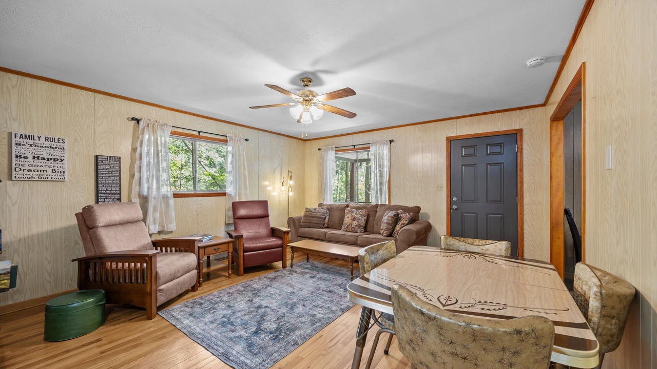 Photo of Livingroom in Skyland