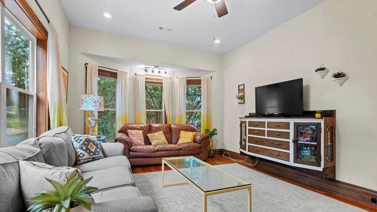 Photo of Livingroom in Rogers
