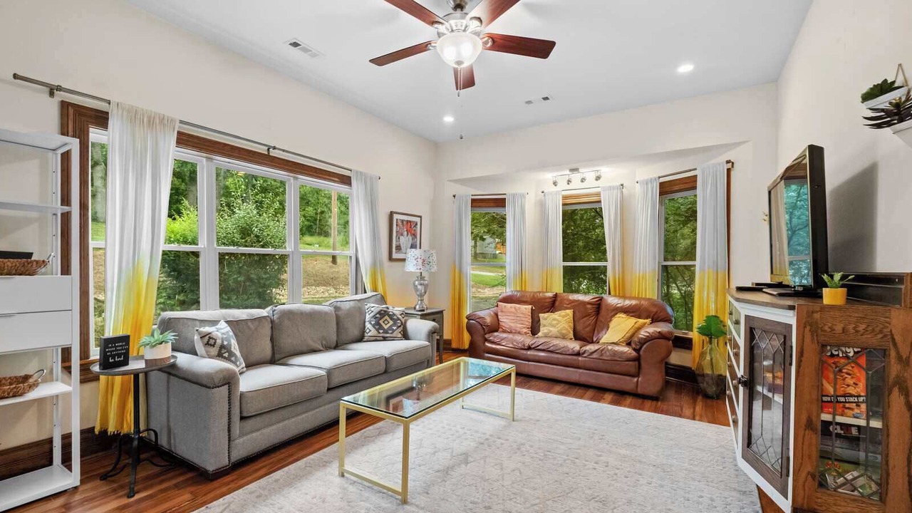 Photo of Livingroom in Rogers