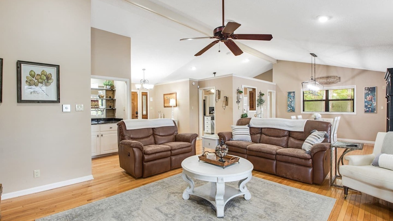 Photo of Livingroom in Mid America