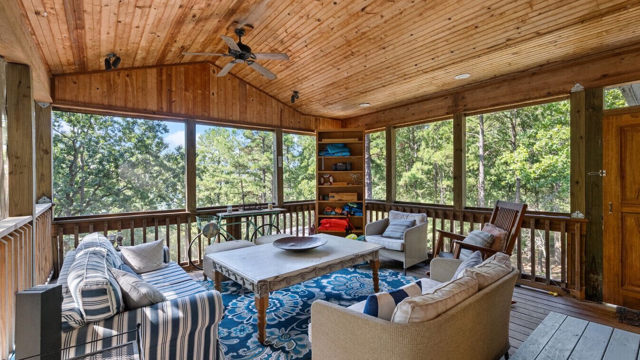 Photo of Livingroom in Shirley
