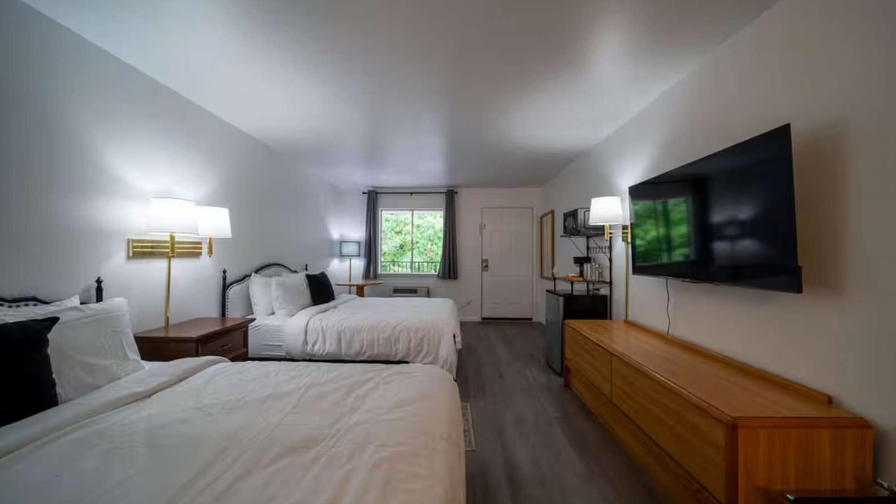 Photo of Bedroom in Eureka Springs Historic District