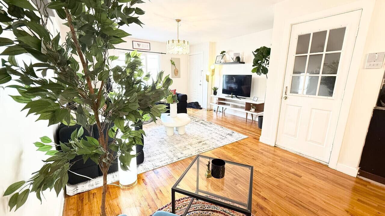 Photo of Livingroom in The Heights