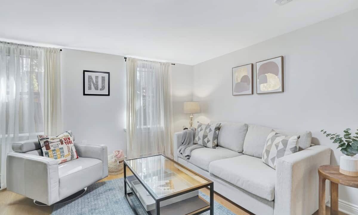 Photo of Livingroom in Historic Downtown