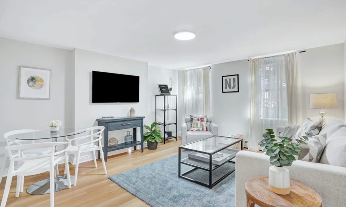 Photo of Livingroom in Historic Downtown