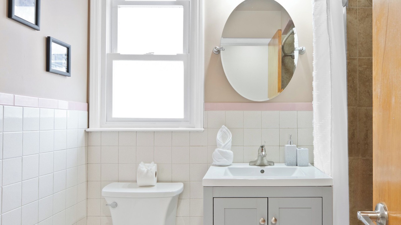Photo of Bathroom in Guttenberg