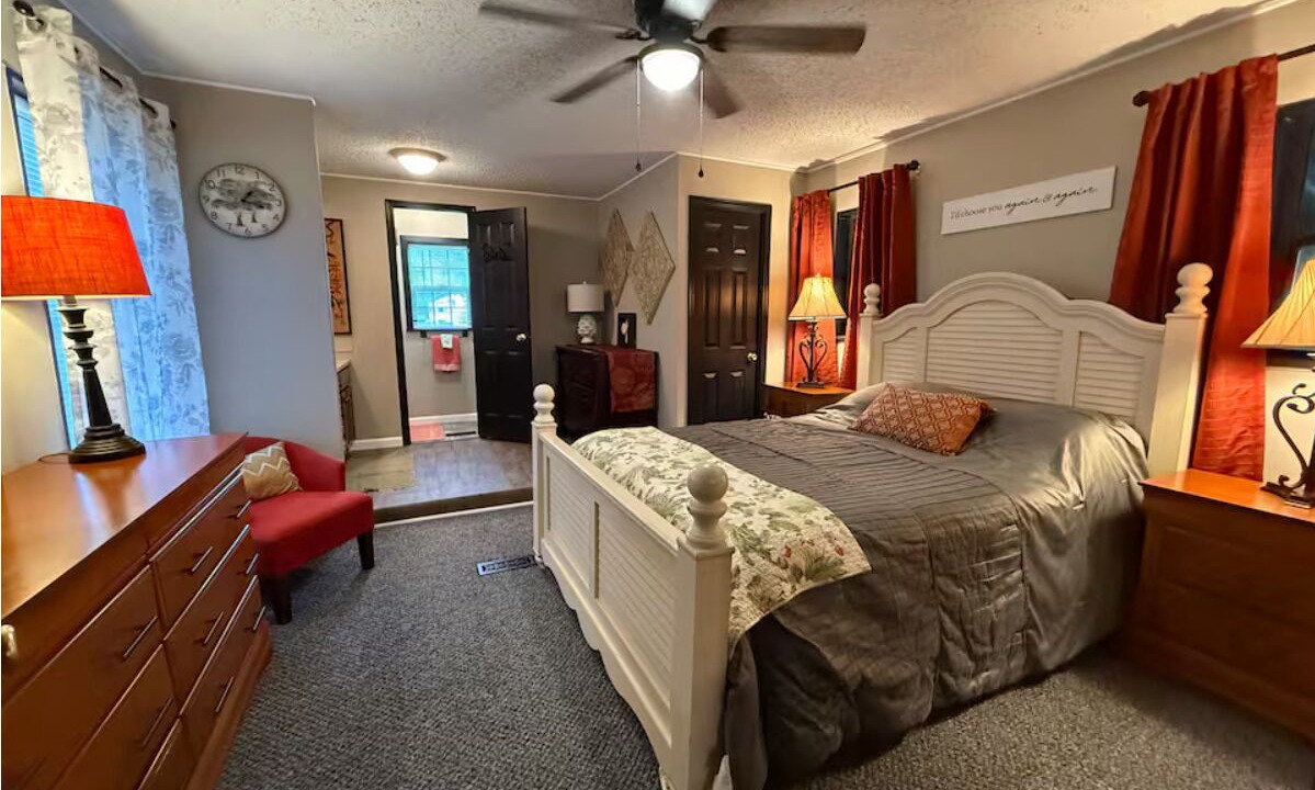 Photo of Bedroom in Lake of the Ozarks