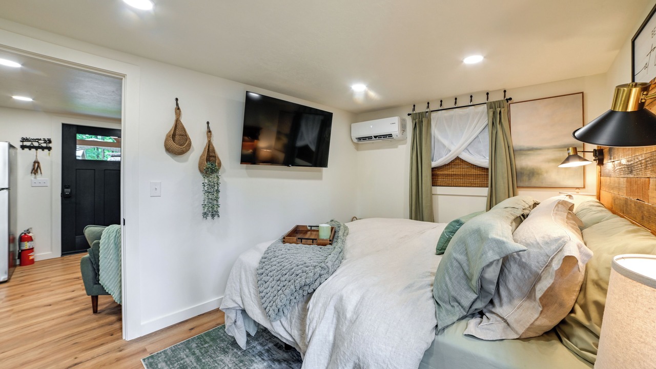 Photo of Bedroom in Springville