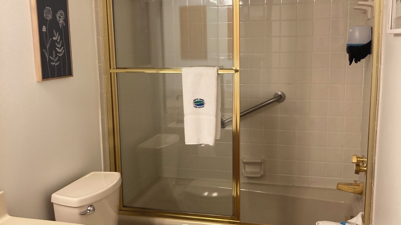 Photo of Bathroom in Lake Hamilton